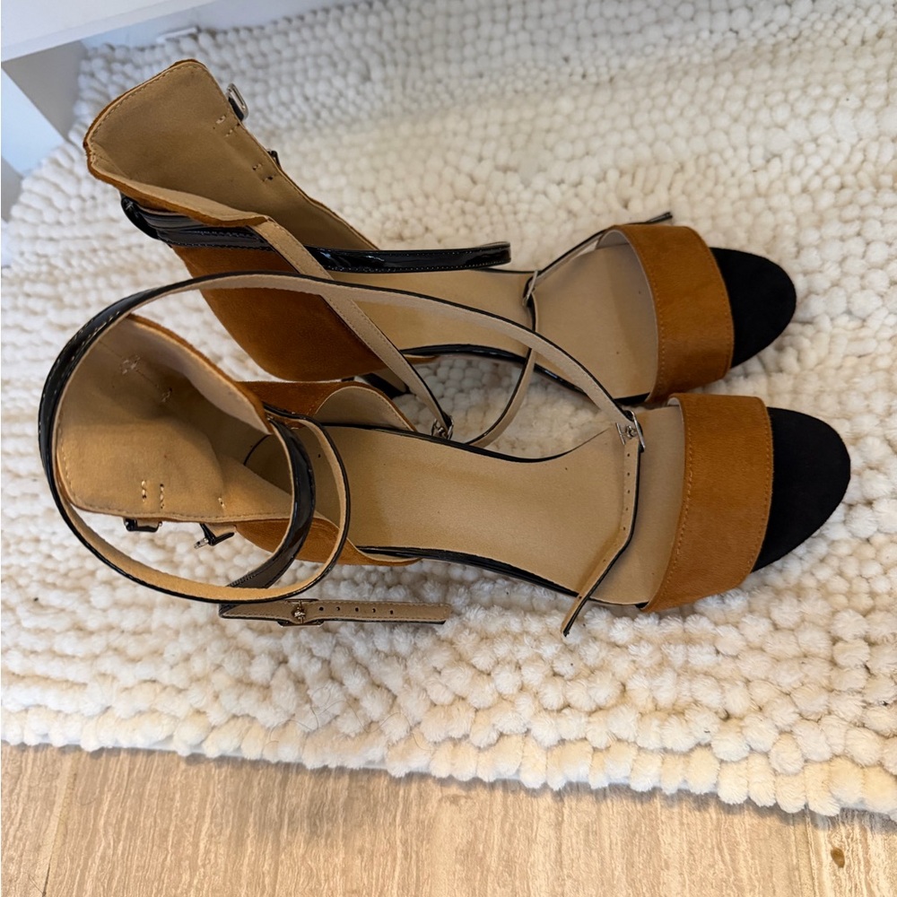 Chic Black and Tan Women's Heels - Picture 2 of 4